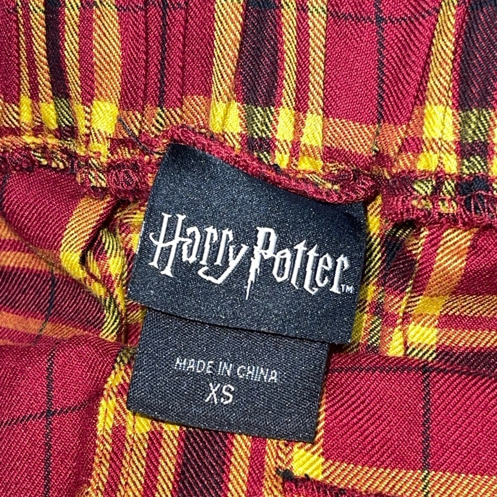 Harry Potter Gryffindor Plaid Skirt. Button front. GUC size XS - Picture 7 of 8